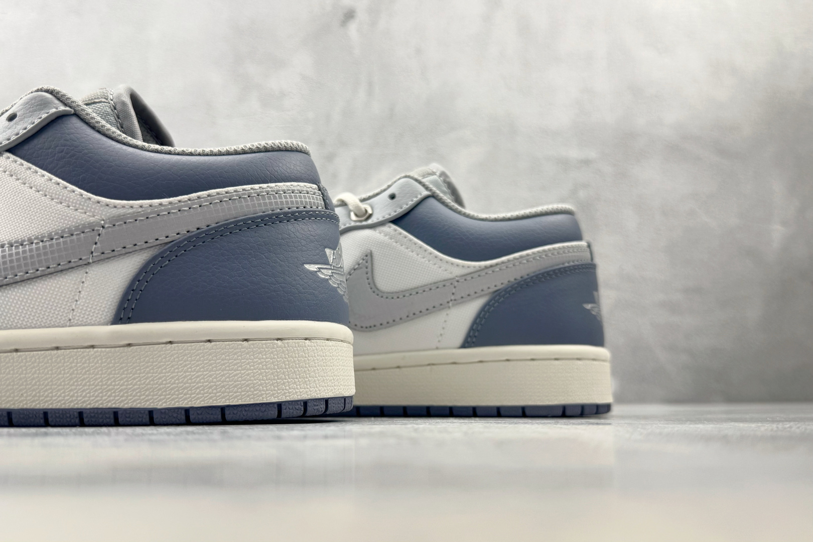 XC Jordan Air Jordan 1 白银蓝 货号：IX5003 101 尺码：36 36.5 37.5 38 
