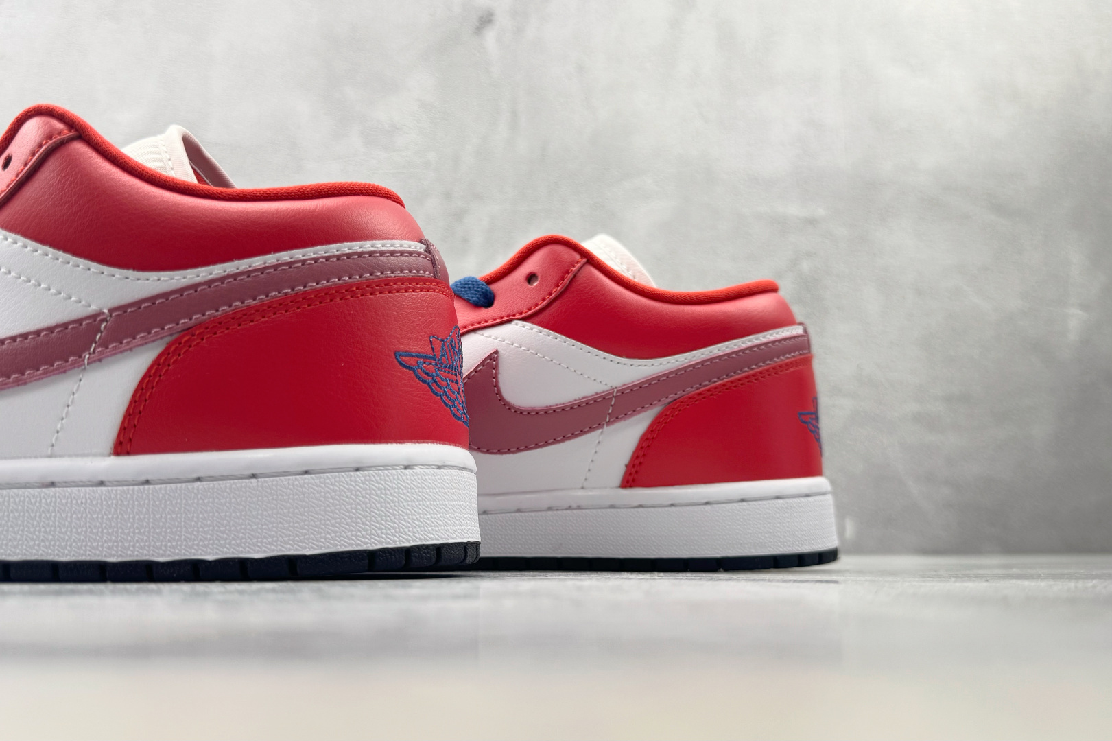 K版 综合版 Jordan Air Jordan 1 粉红 货号：DC0774 608 尺码：36 36.5 37.5 