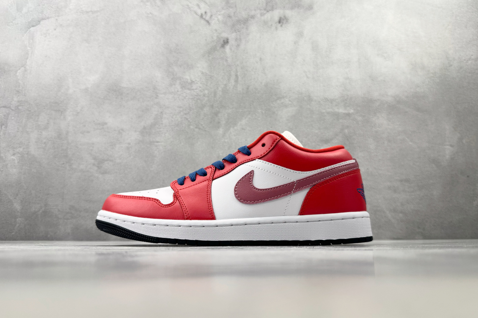 K版 综合版 Jordan Air Jordan 1 粉红 货号：DC0774 608 尺码：36 36.5 37.5 