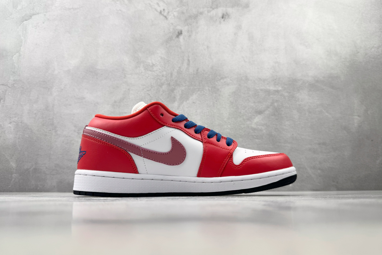K版 综合版 Jordan Air Jordan 1 粉红 货号：DC0774 608 尺码：36 36.5 37.5 