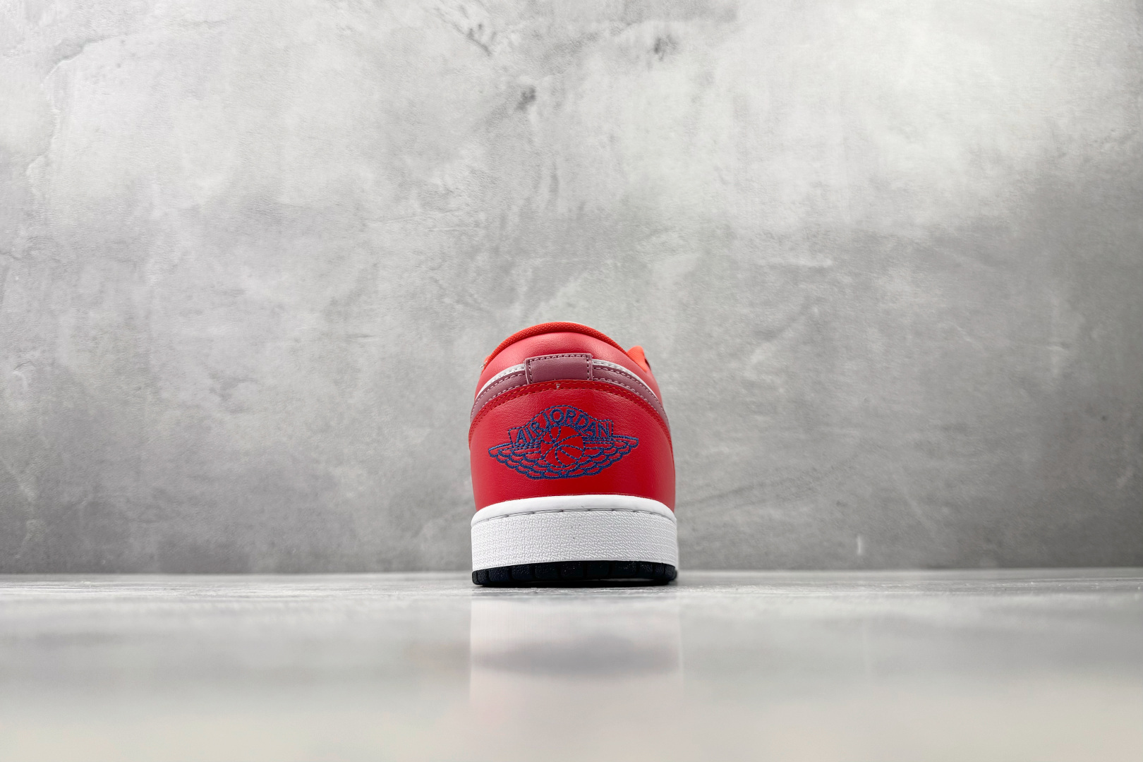 K版 综合版 Jordan Air Jordan 1 粉红 货号：DC0774 608 尺码：36 36.5 37.5 