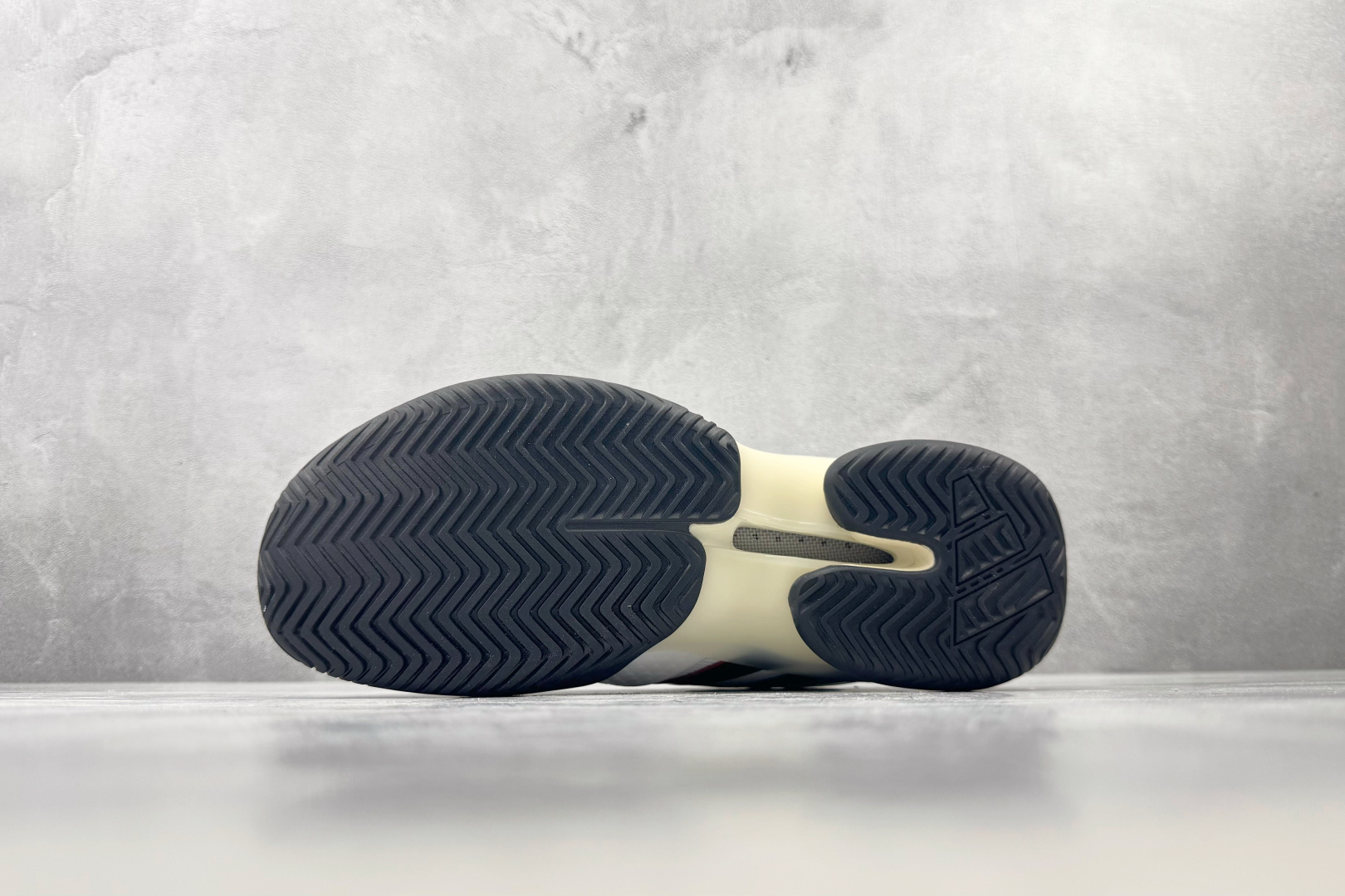 3A adidas BARRICADE 14 云白 货号：KK3845 尺码：40.5 41 42 42.5 43 44