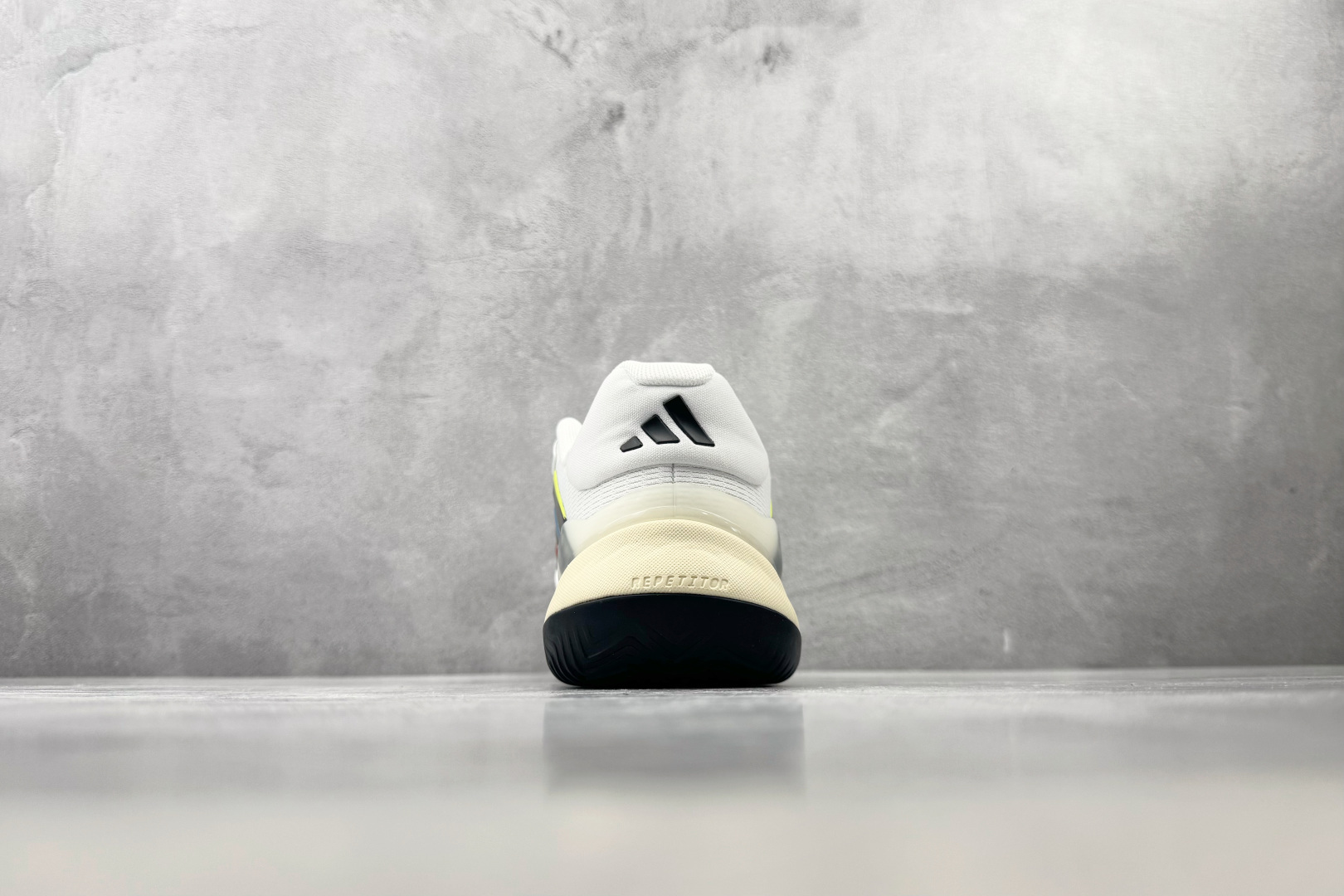 3A adidas BARRICADE 14 云白 货号：KK3845 尺码：40.5 41 42 42.5 43 44