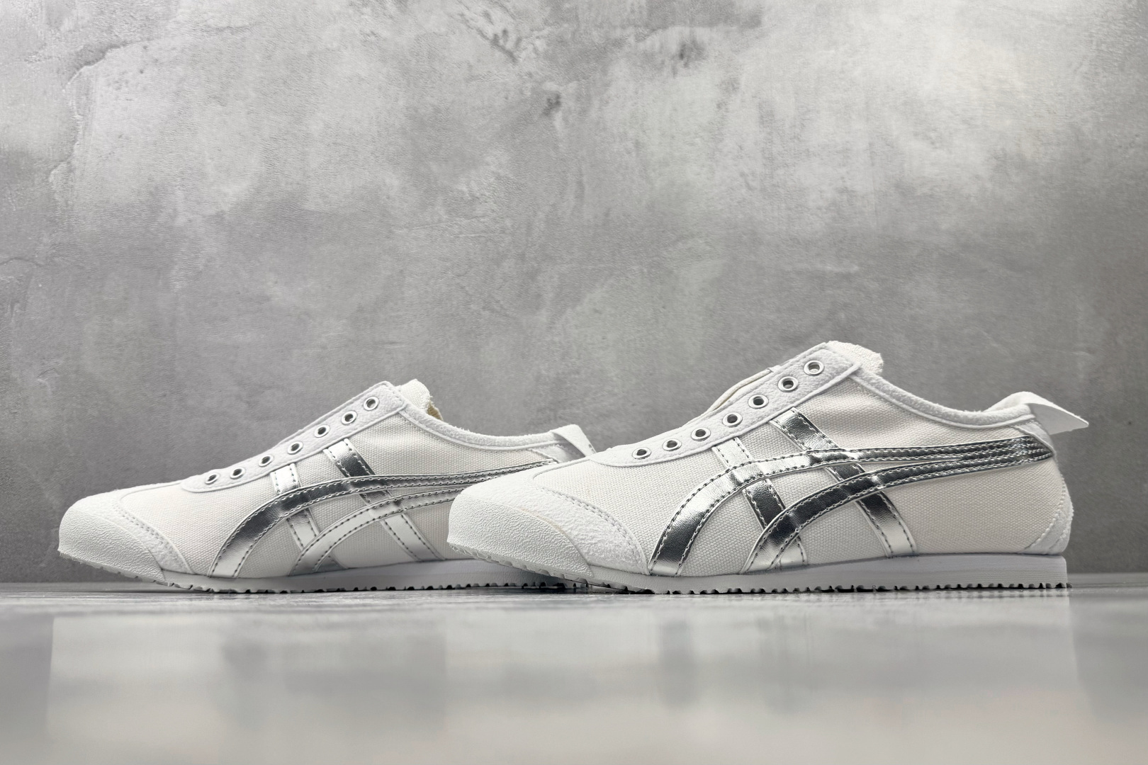 OT 头层 Onitsuka Tiger鬼塚虎 MEXICO 66 SLIP-ON白银 货号：1183A962-101 