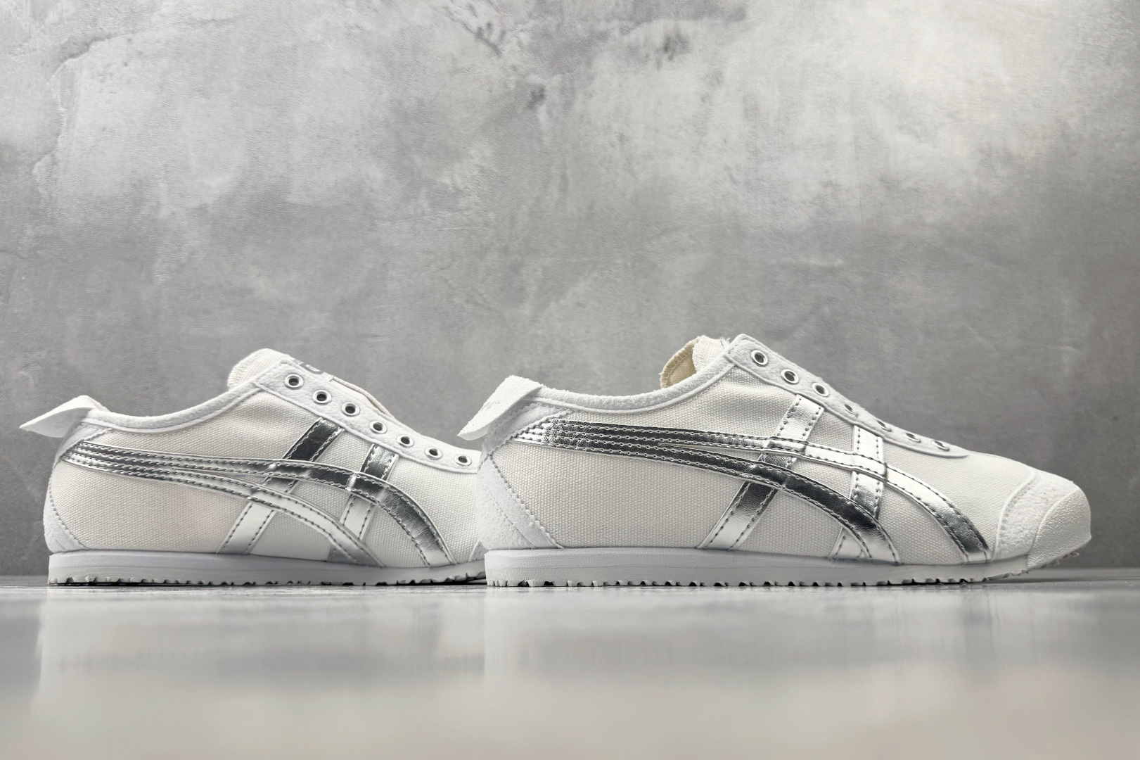 OT 头层 Onitsuka Tiger鬼塚虎 MEXICO 66 SLIP-ON白银 货号：1183A962-101 