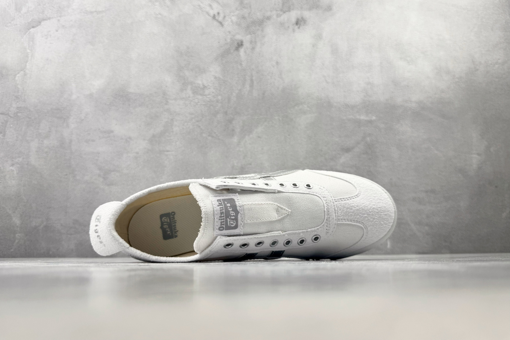 OT 头层 Onitsuka Tiger鬼塚虎 MEXICO 66 SLIP-ON白银 货号：1183A962-101 