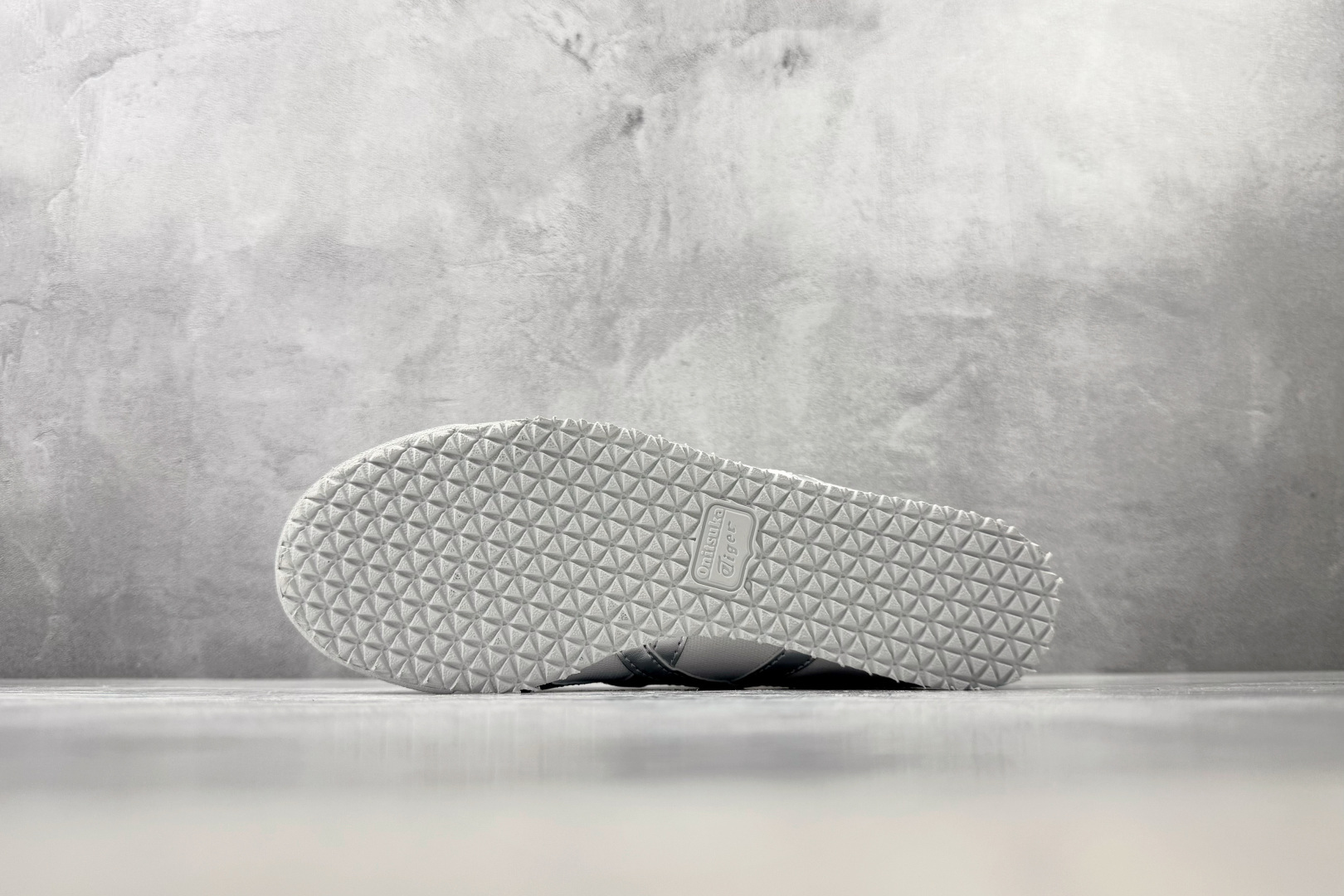 OT 头层 Onitsuka Tiger鬼塚虎 MEXICO 66 SLIP-ON白银 货号：1183A962-101 