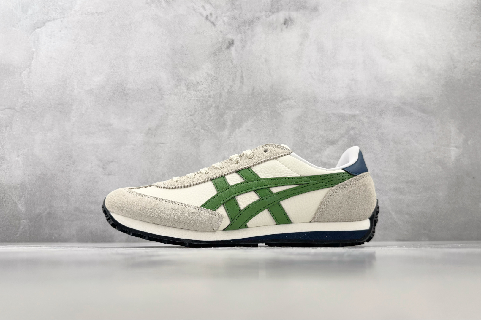 SC Onitsuka Tiger鬼塚虎 Edr 78 米白绿色 货号：1183B411-102 尺码：36 36.5 