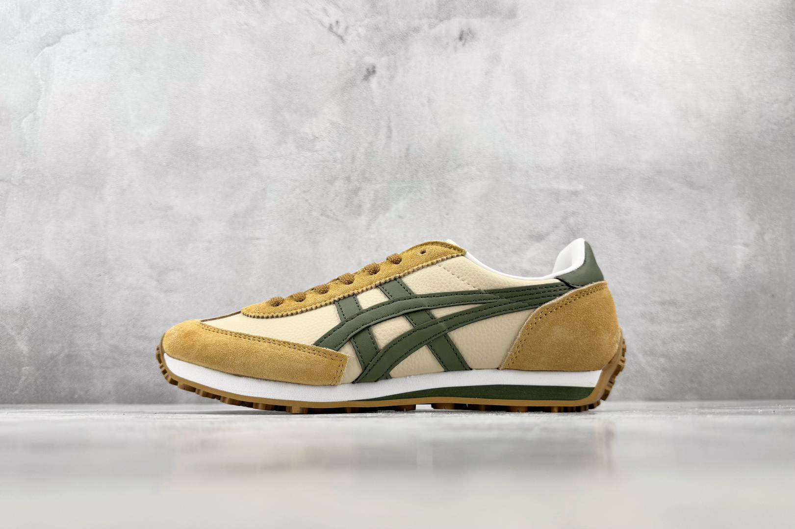 SC Onitsuka Tiger鬼塚虎 Edr 78 棕绿色 货号：1183B411-250 尺码：36 36.5 3