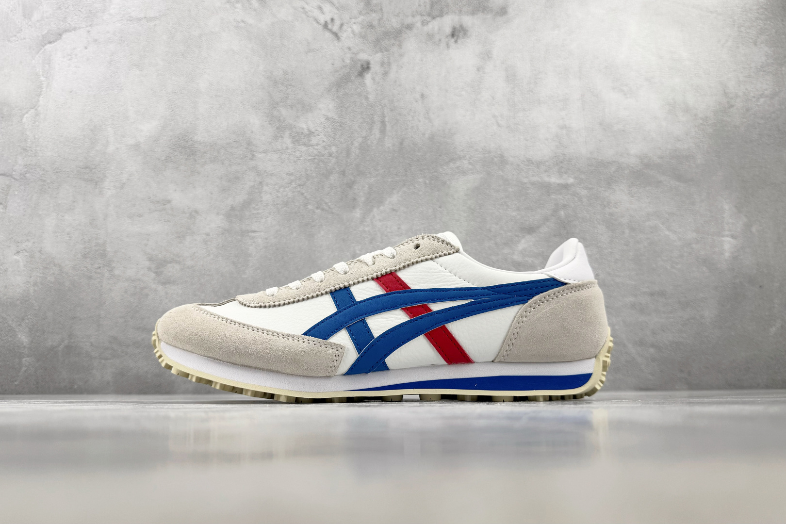 SC Onitsuka Tiger鬼塚虎 Edr 78 白蓝红色 货号：1183B411-101 尺码：36 36.5 