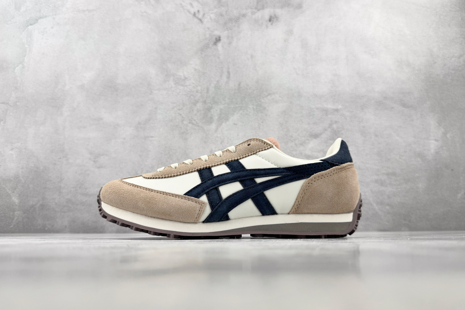 SC Onitsuka Tiger鬼塚虎 Edr 78 粉蓝 货号：1183C263-251 尺码：36 36.5 37