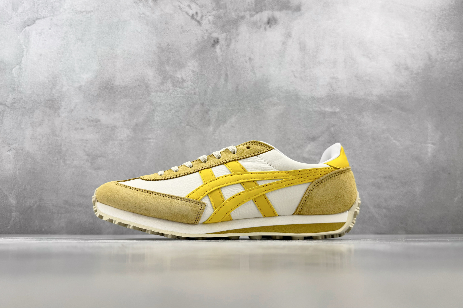 SC Onitsuka Tiger鬼塚虎 Edr 78 米黄色 货号：1183B411-750 尺码：36 36.5 3