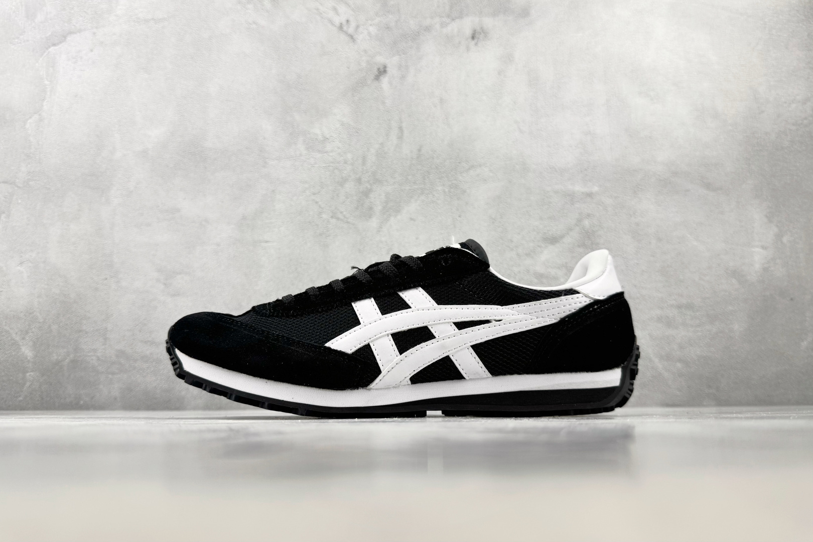 SC Onitsuka Tiger鬼塚虎 Edr 78 黑色 货号：1183B395-001 尺码：36 36.5 37