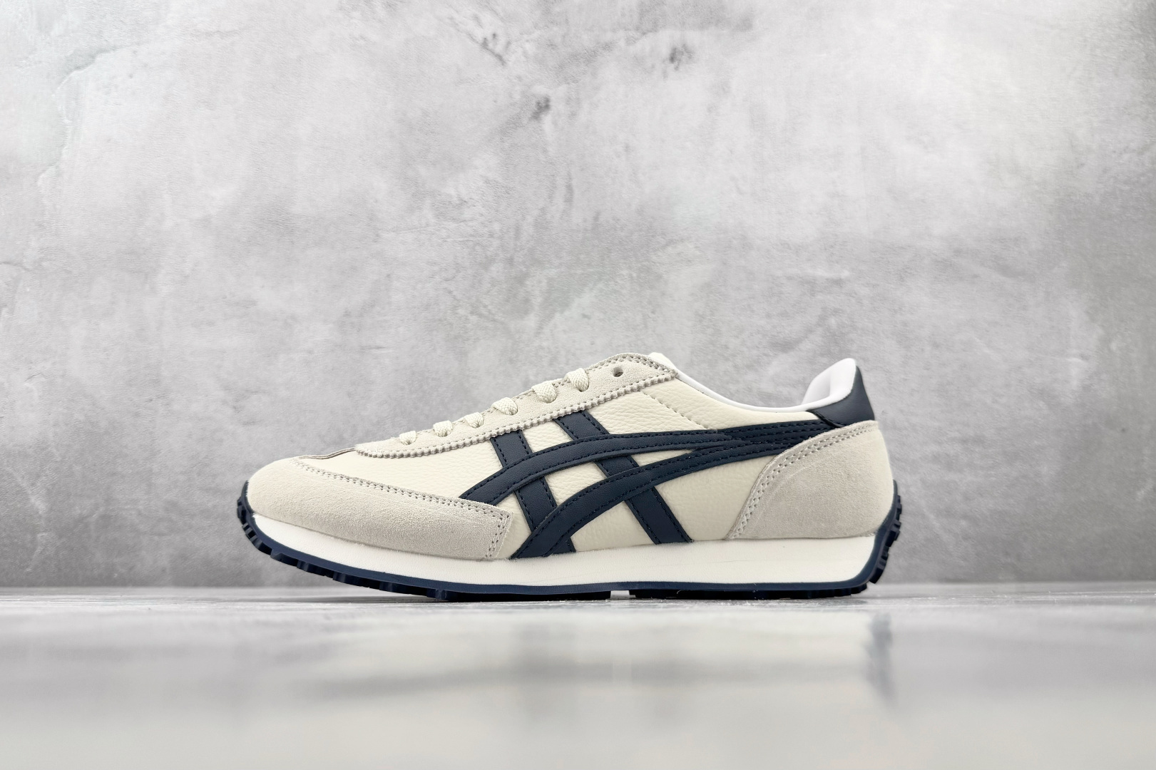 SC Onitsuka Tiger鬼塚虎 Edr 78 米黄蓝色 货号：1183B411-200 尺码：36 36.5 