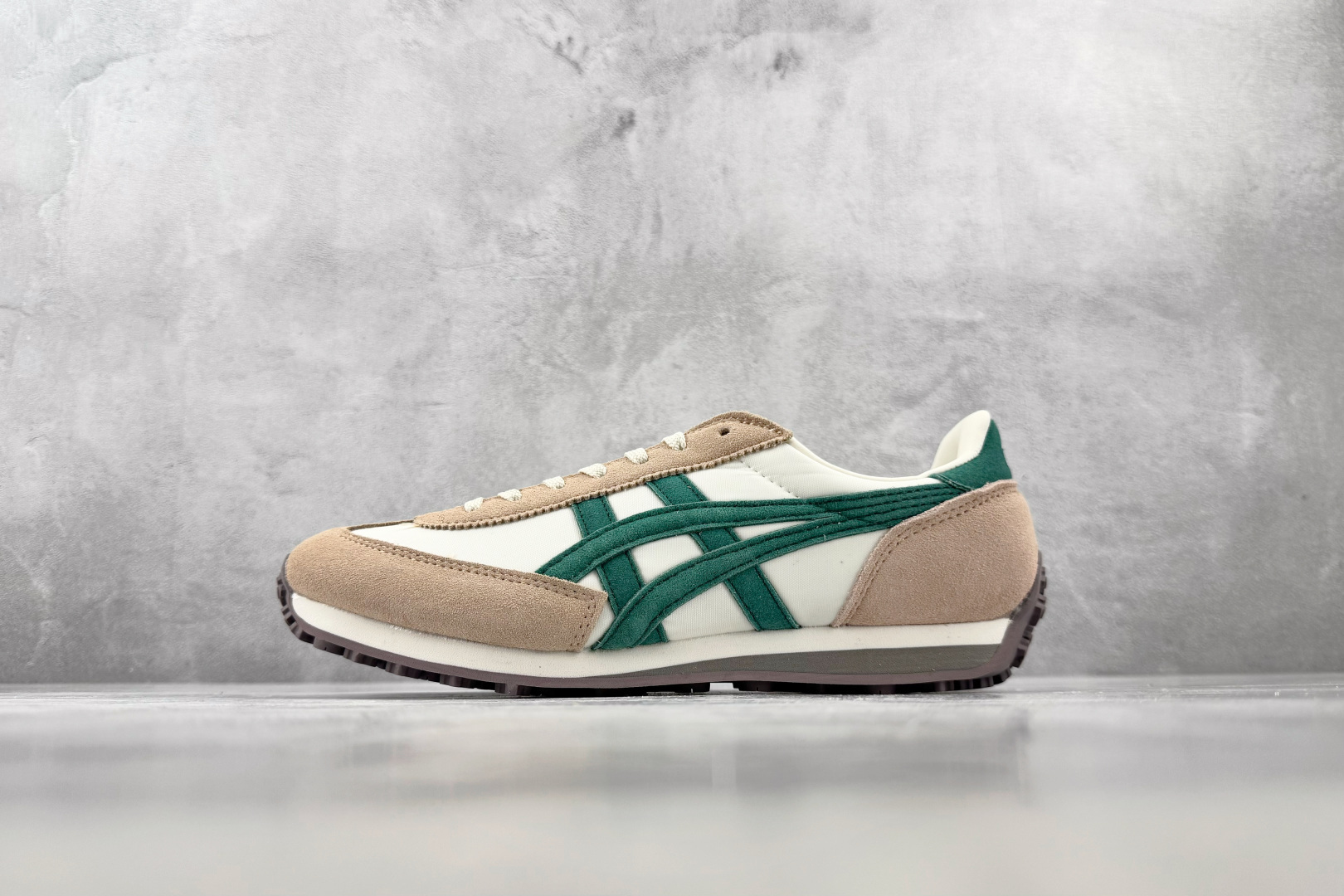SC Onitsuka Tiger鬼塚虎 Edr 78 棕绿 货号：1183C263-250 尺码：36 36.5 37