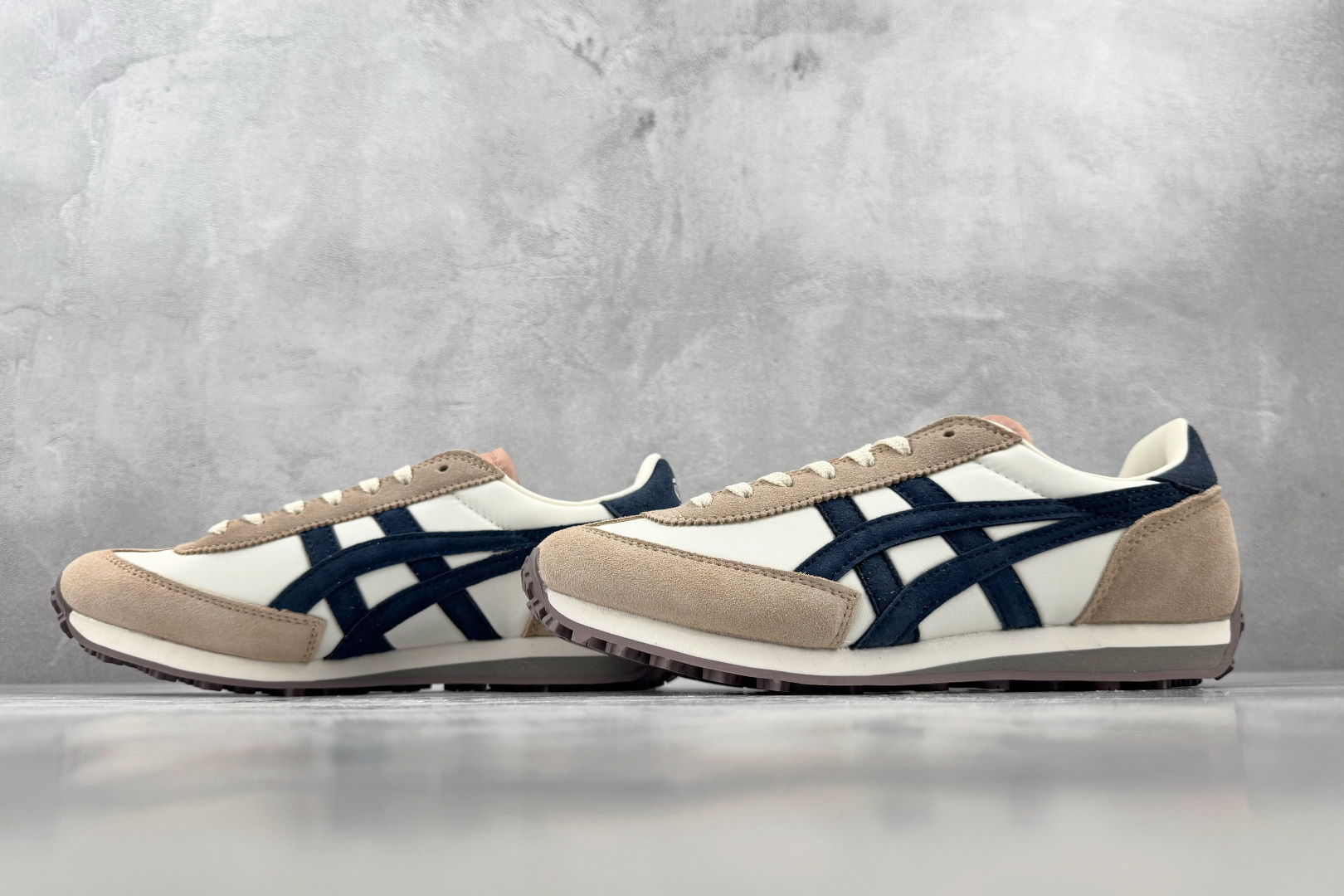 SC Onitsuka Tiger鬼塚虎 Edr 78 粉蓝 货号：1183C263-251 尺码：36 36.5 37