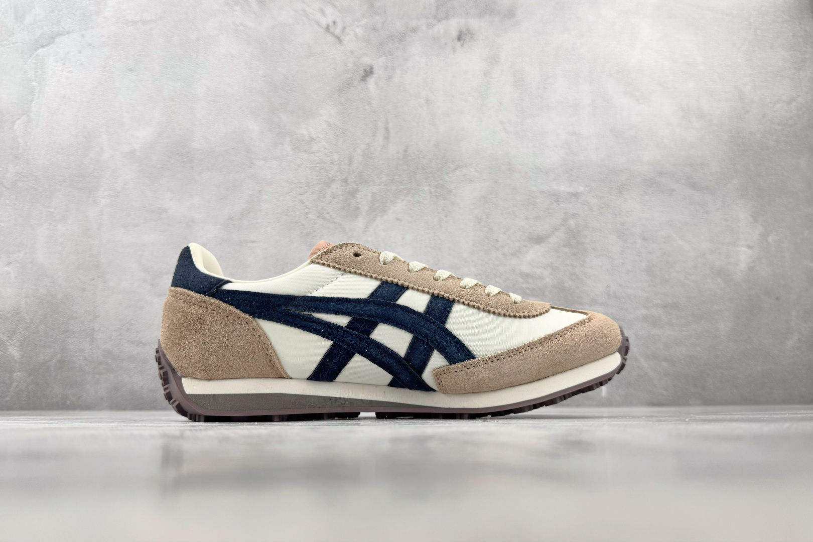 SC Onitsuka Tiger鬼塚虎 Edr 78 粉蓝 货号：1183C263-251 尺码：36 36.5 37