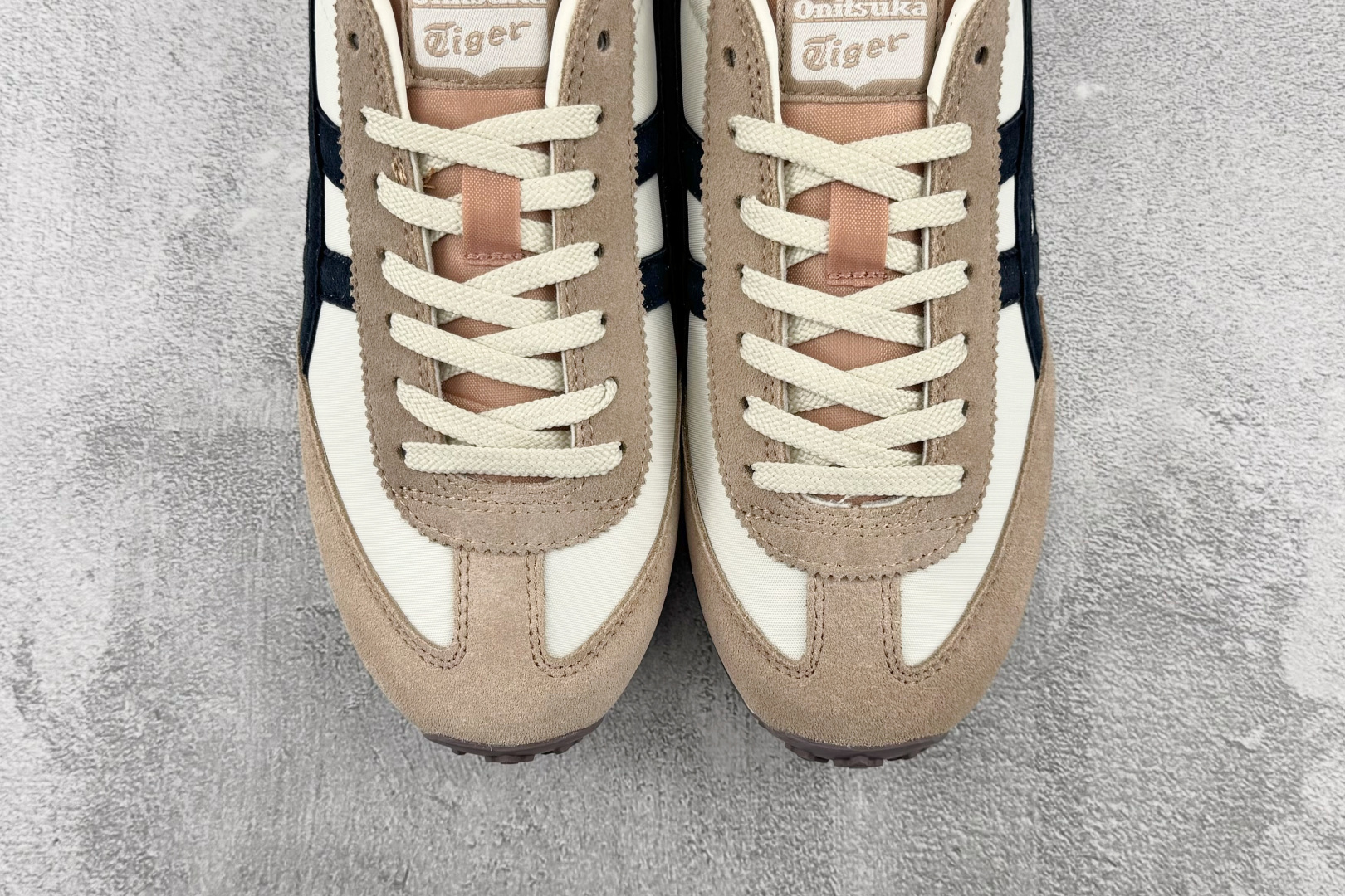 SC Onitsuka Tiger鬼塚虎 Edr 78 粉蓝 货号：1183C263-251 尺码：36 36.5 37