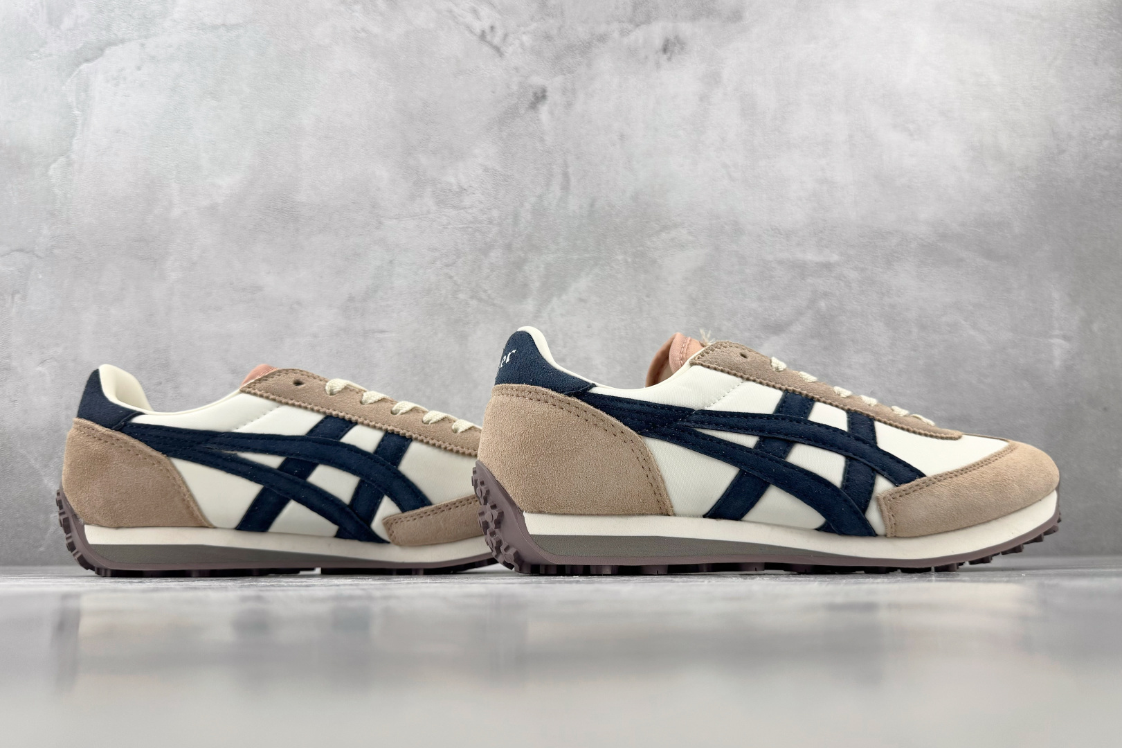 SC Onitsuka Tiger鬼塚虎 Edr 78 粉蓝 货号：1183C263-251 尺码：36 36.5 37