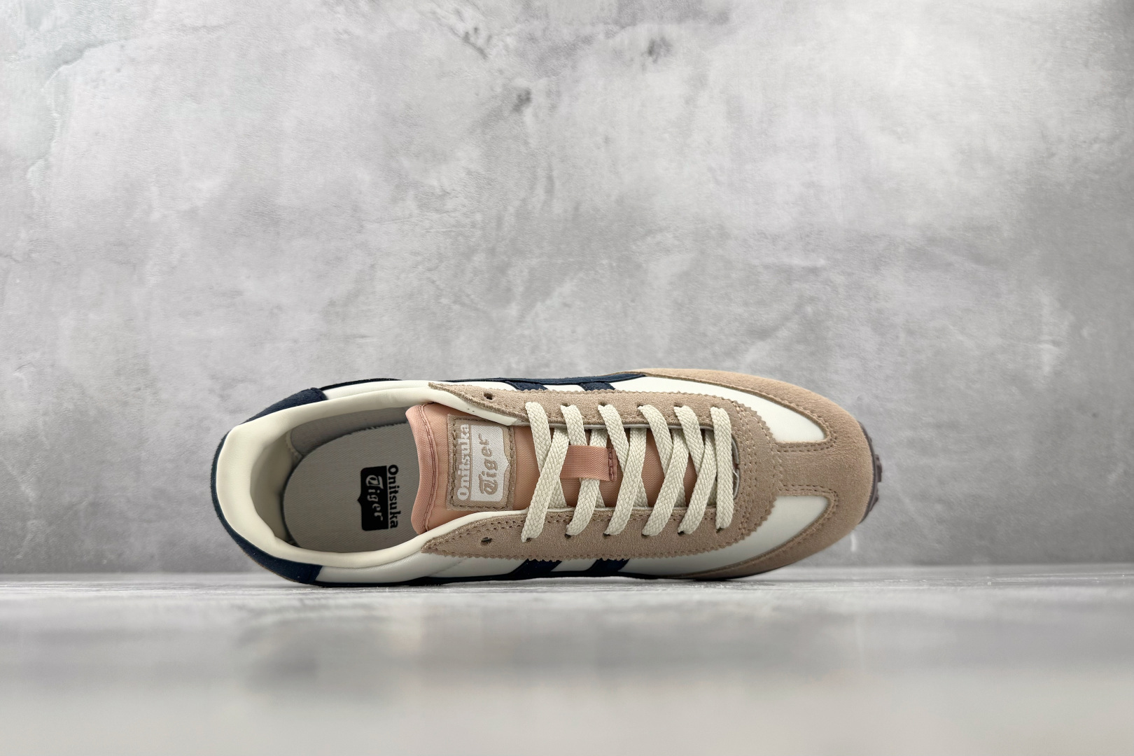 SC Onitsuka Tiger鬼塚虎 Edr 78 粉蓝 货号：1183C263-251 尺码：36 36.5 37