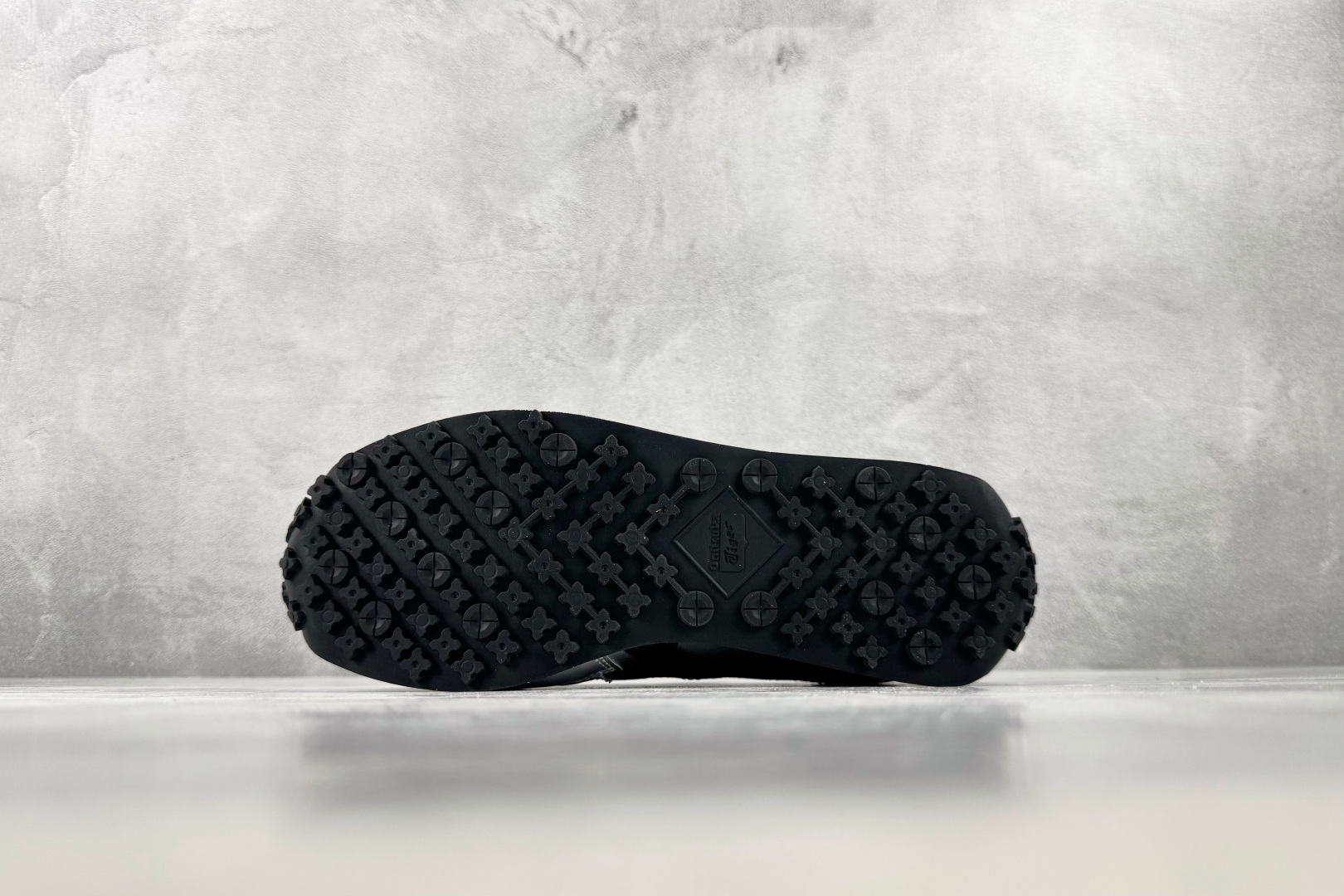 SC Onitsuka Tiger鬼塚虎 Edr 78 银黑色 货号:1183C530-020 尺码:36 36.5 3 SC Onitsuka Tiger鬼塚虎 Edr 78 银黑色 货号:1183C530-020 尺码:36 36.5 3