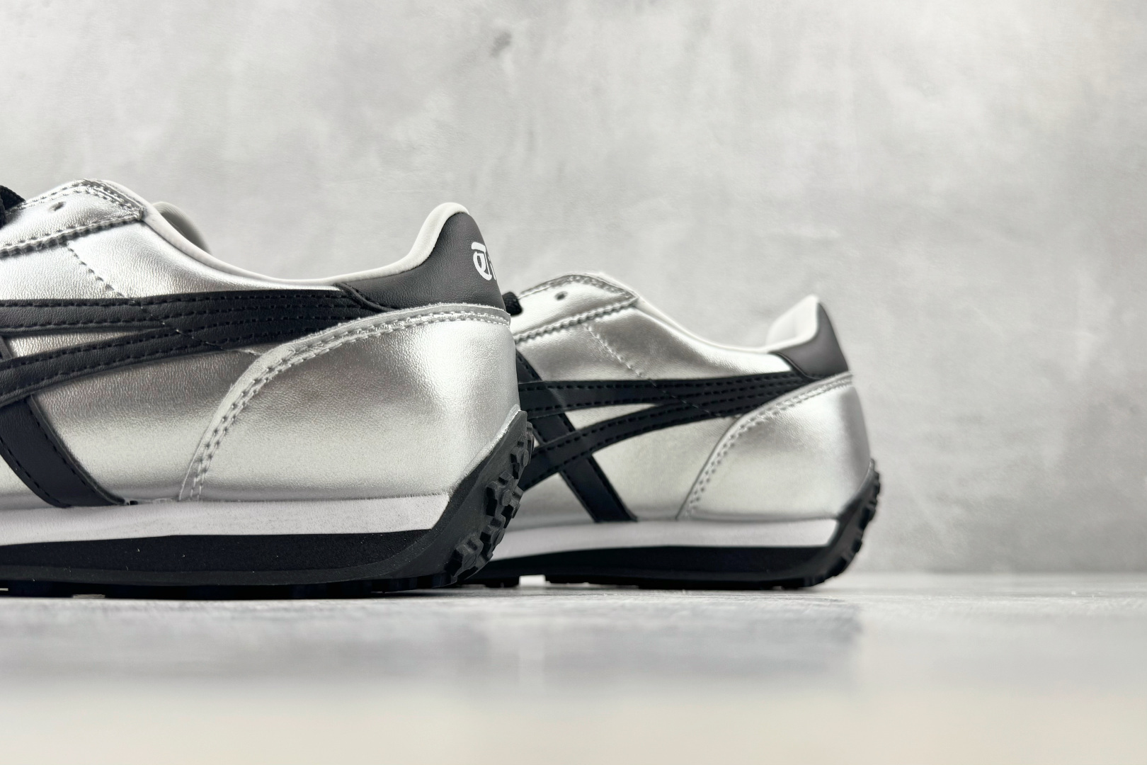 SC Onitsuka Tiger鬼塚虎 Edr 78 银黑色 货号:1183C530-020 尺码:36 36.5 3 SC Onitsuka Tiger鬼塚虎 Edr 78 银黑色 货号:1183C530-020 尺码:36 36.5 3