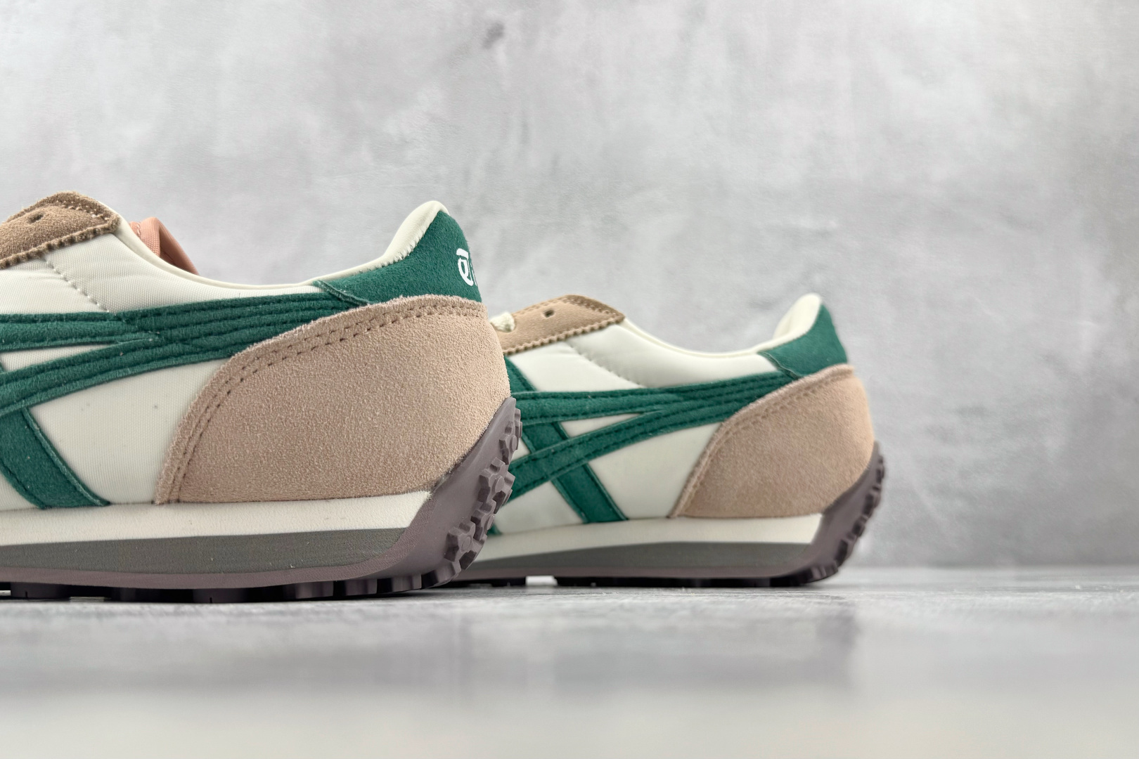 SC Onitsuka Tiger鬼塚虎 Edr 78 棕绿 货号：1183C263-250 尺码：36 36.5 37