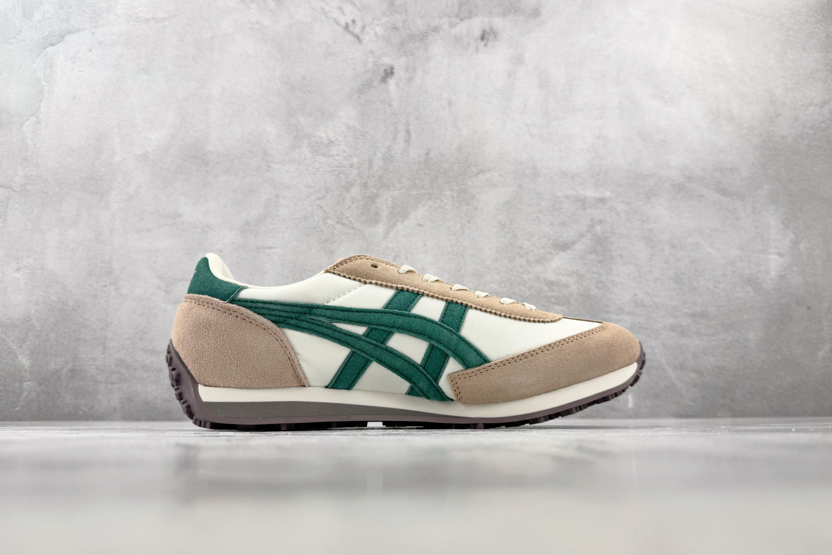 SC Onitsuka Tiger鬼塚虎 Edr 78 棕绿 货号：1183C263-250 尺码：36 36.5 37