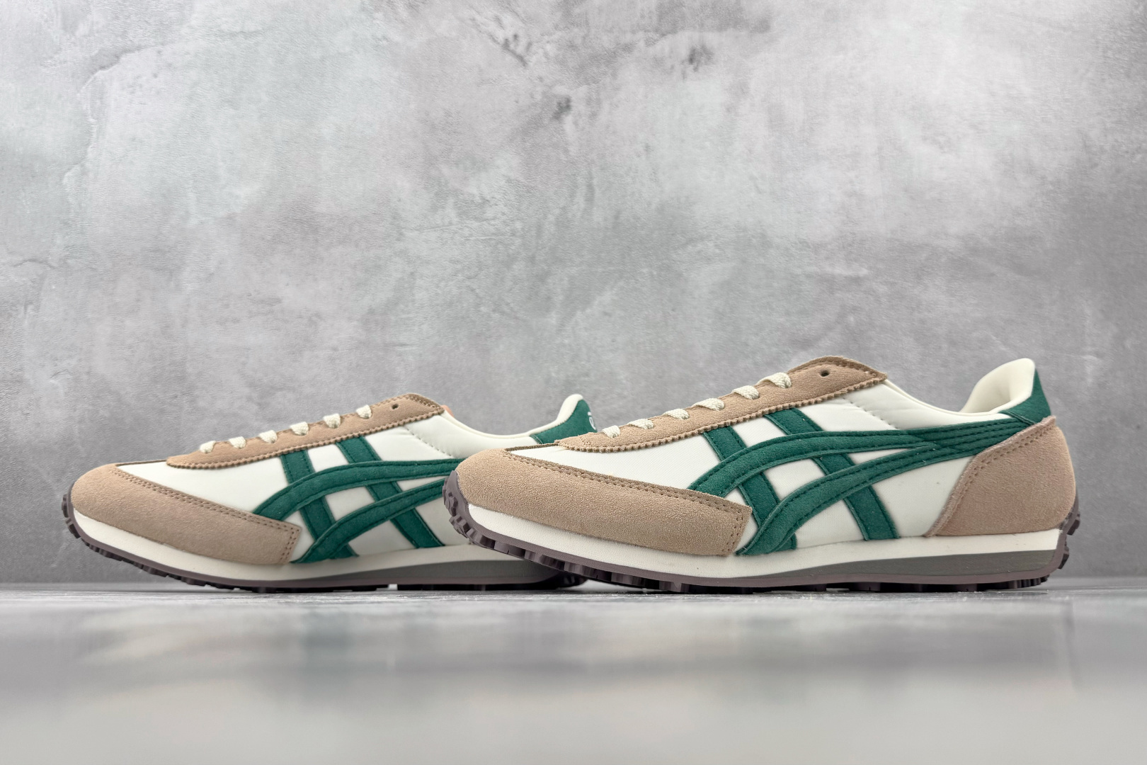 SC Onitsuka Tiger鬼塚虎 Edr 78 棕绿 货号：1183C263-250 尺码：36 36.5 37