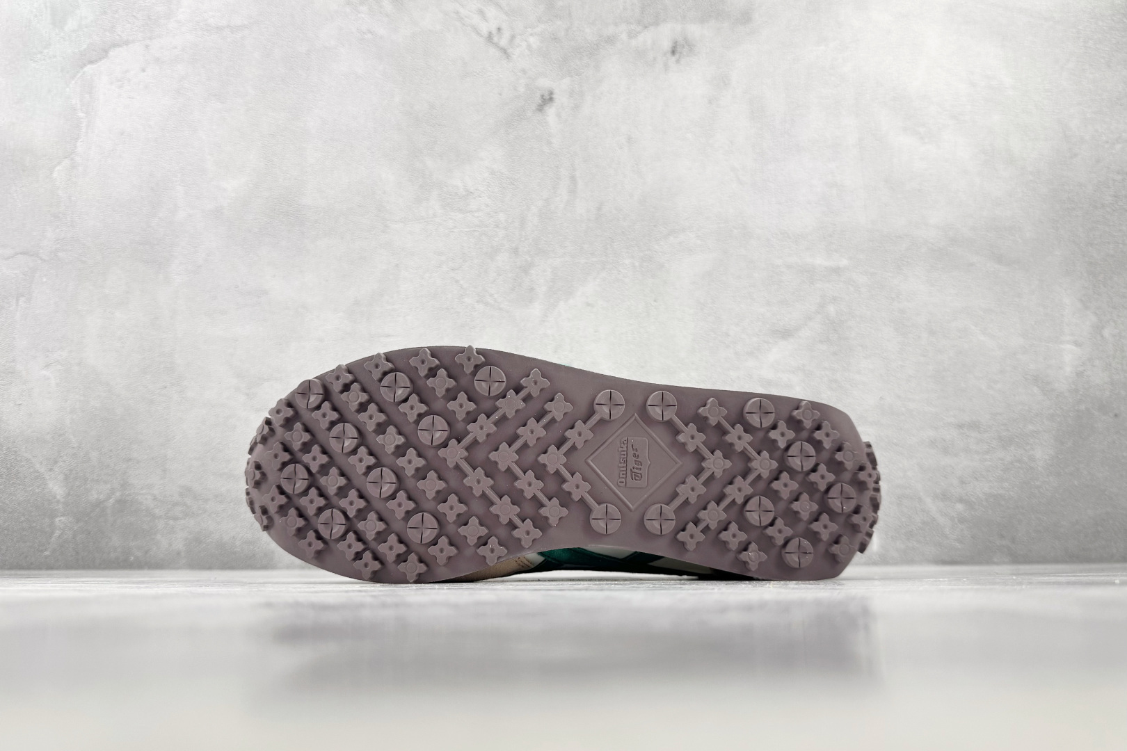 SC Onitsuka Tiger鬼塚虎 Edr 78 棕绿 货号：1183C263-250 尺码：36 36.5 37