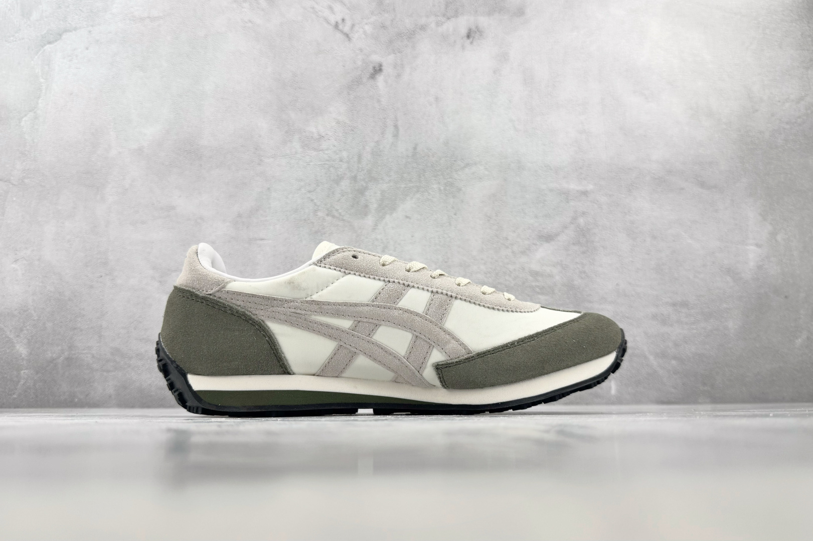 SC Onitsuka Tiger鬼塚虎 Edr 78 白灰 货号：1183C263-101 尺码：36 36.5 37