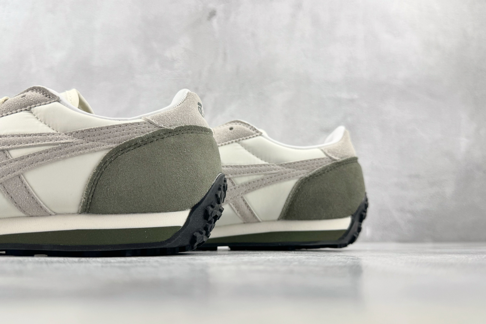 SC Onitsuka Tiger鬼塚虎 Edr 78 白灰 货号：1183C263-101 尺码：36 36.5 37