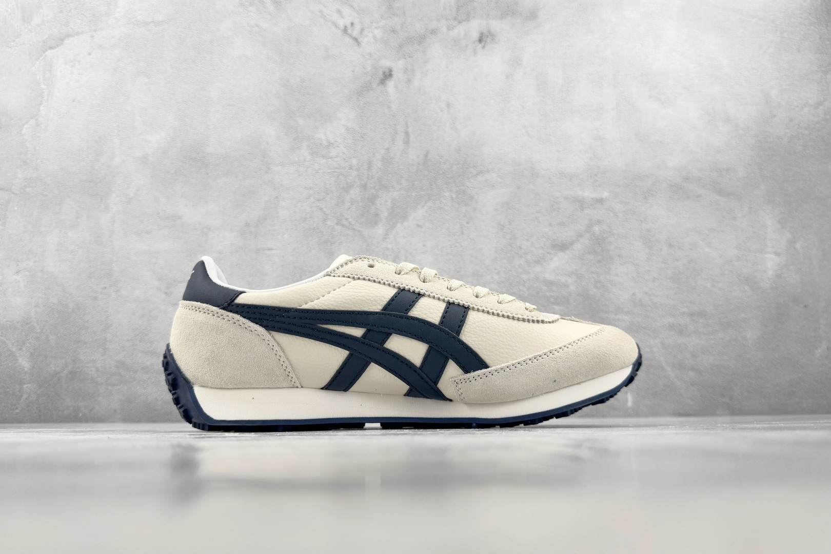 SC Onitsuka Tiger鬼塚虎 Edr 78 米黄蓝色 货号：1183B411-200 尺码：36 36.5 