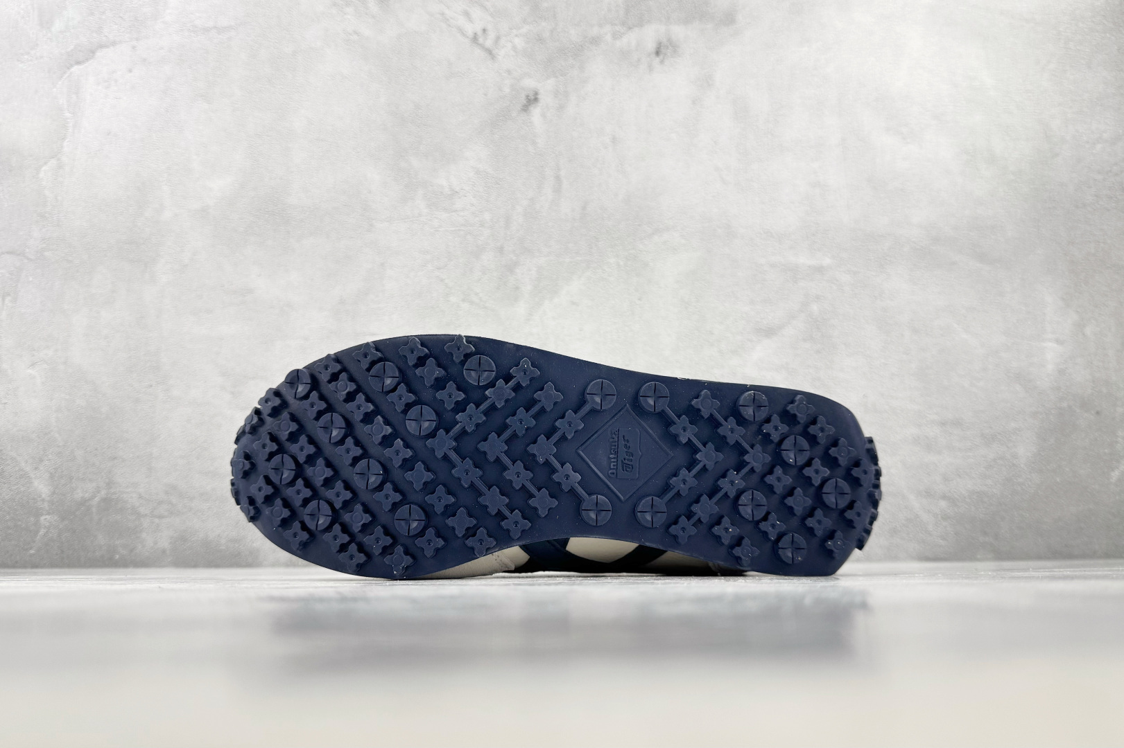 SC Onitsuka Tiger鬼塚虎 Edr 78 米黄蓝色 货号：1183B411-200 尺码：36 36.5 