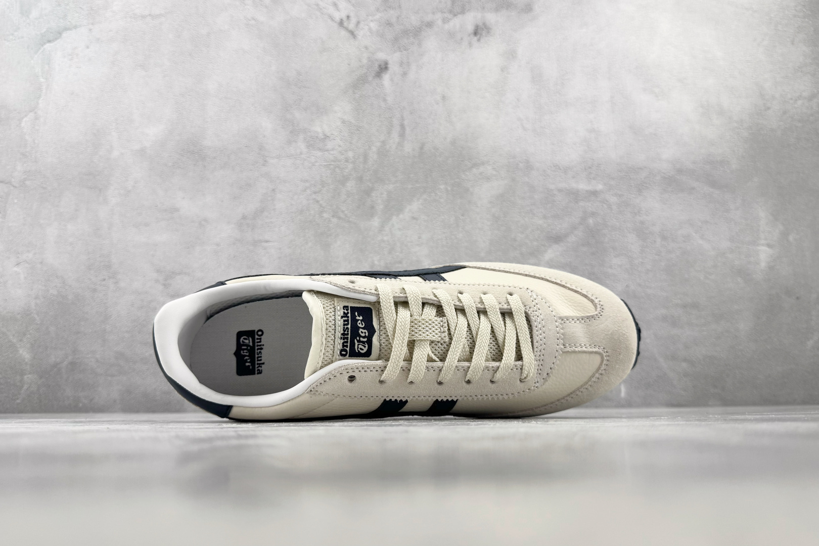 SC Onitsuka Tiger鬼塚虎 Edr 78 米黄蓝色 货号：1183B411-200 尺码：36 36.5 