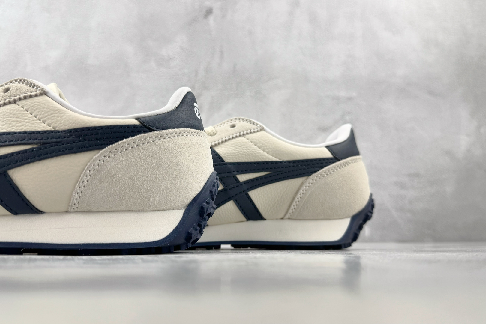 SC Onitsuka Tiger鬼塚虎 Edr 78 米黄蓝色 货号：1183B411-200 尺码：36 36.5 