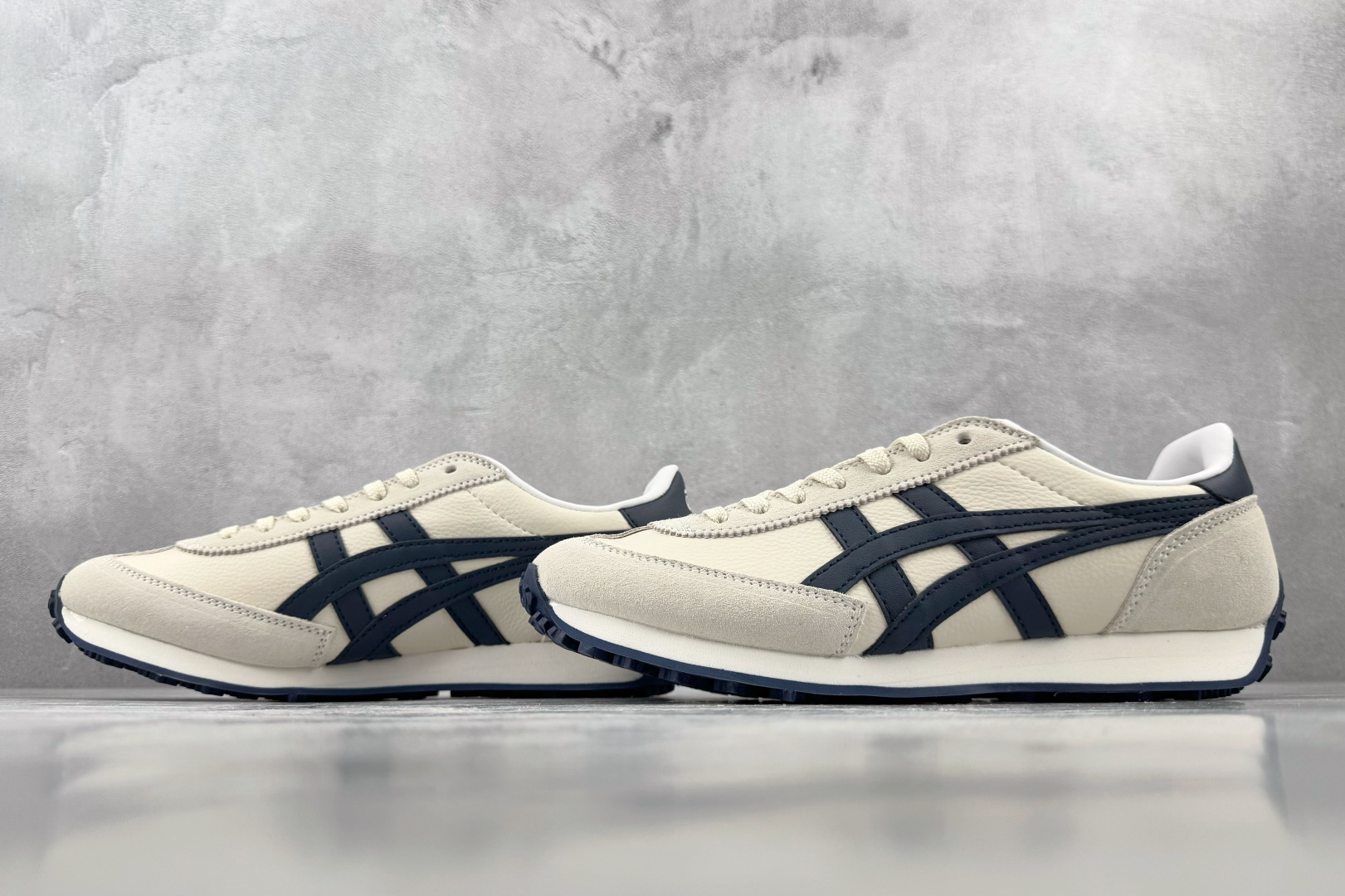 SC Onitsuka Tiger鬼塚虎 Edr 78 米黄蓝色 货号：1183B411-200 尺码：36 36.5 