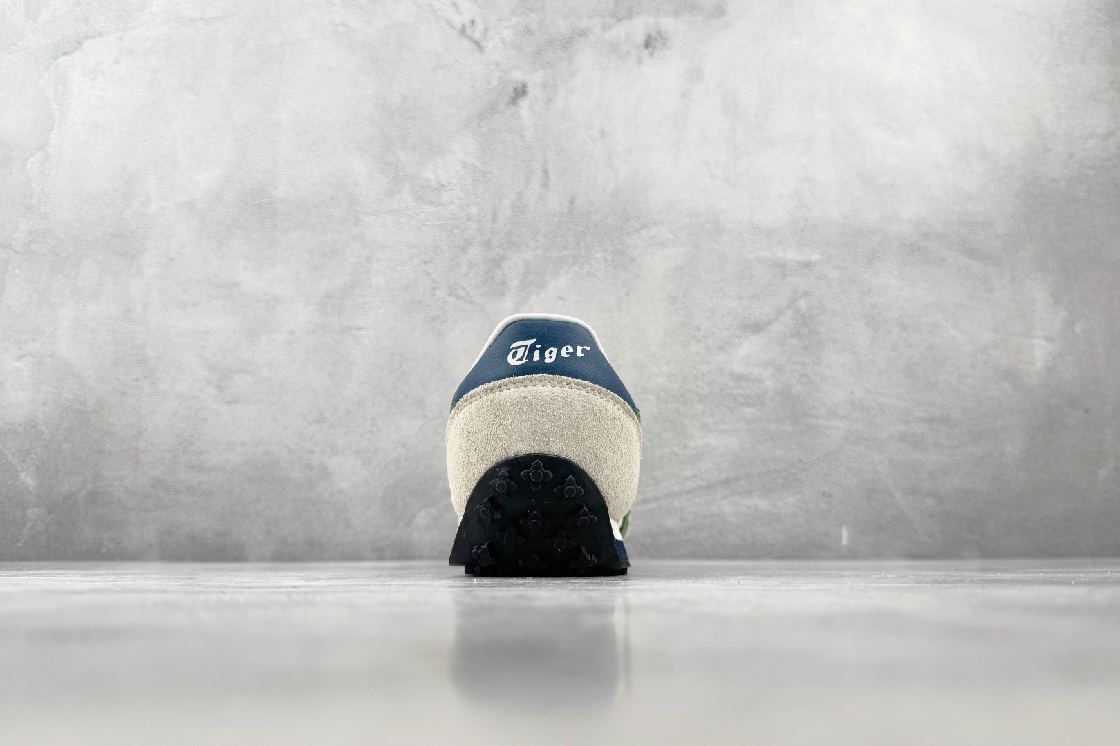 SC Onitsuka Tiger鬼塚虎 Edr 78 米白绿色 货号：1183B411-102 尺码：36 36.5 