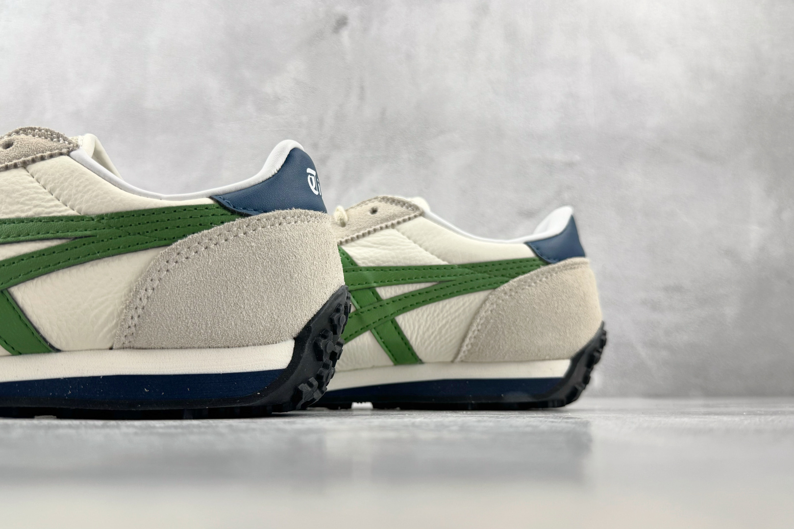 SC Onitsuka Tiger鬼塚虎 Edr 78 米白绿色 货号：1183B411-102 尺码：36 36.5 