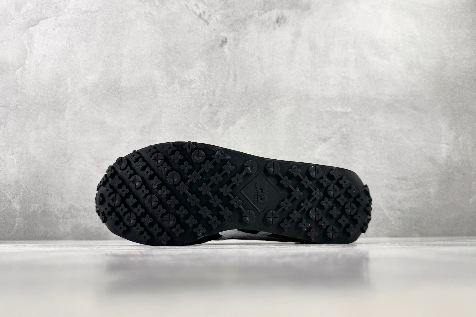 SC Onitsuka Tiger鬼塚虎 Edr 78 黑色 货号:1183B395-001 尺码:36 36.5 37 SC Onitsuka Tiger鬼塚虎 Edr 78 黑色 货号:1183B395-001 尺码:36 36.5 37