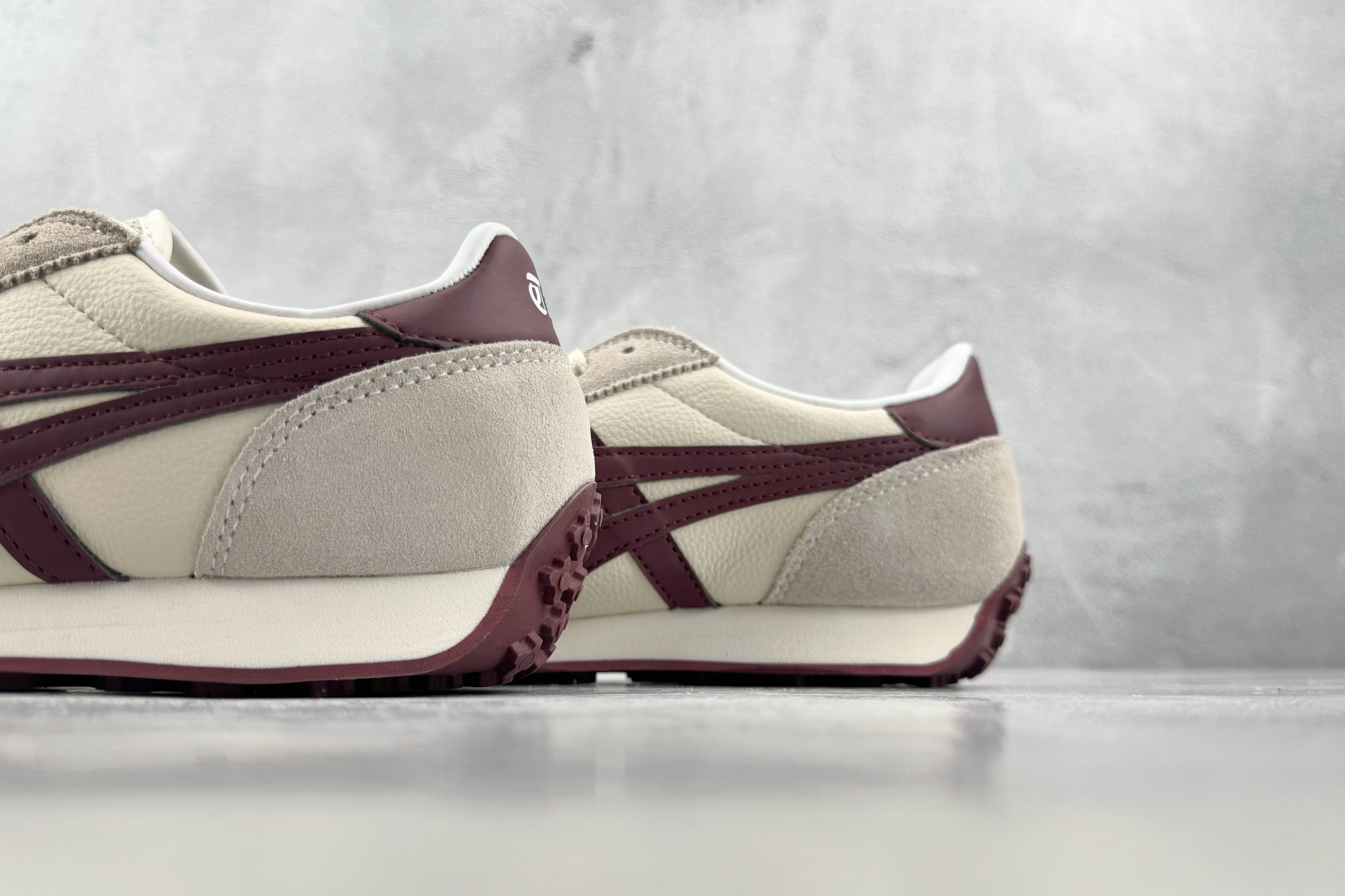 SC Onitsuka Tiger鬼塚虎 Edr 78 米色 货号：1183C207-101 尺码：36 36.5 37