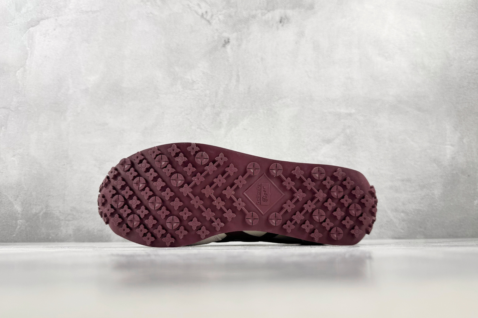 SC Onitsuka Tiger鬼塚虎 Edr 78 米色 货号：1183C207-101 尺码：36 36.5 37