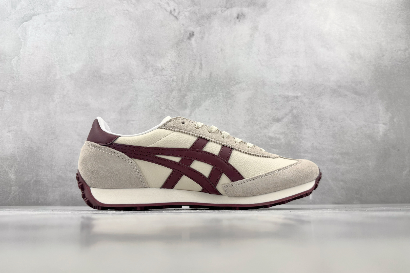 SC Onitsuka Tiger鬼塚虎 Edr 78 米色 货号：1183C207-101 尺码：36 36.5 37