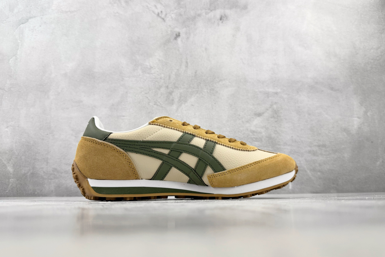 SC Onitsuka Tiger鬼塚虎 Edr 78 棕绿色 货号：1183B411-250 尺码：36 36.5 3