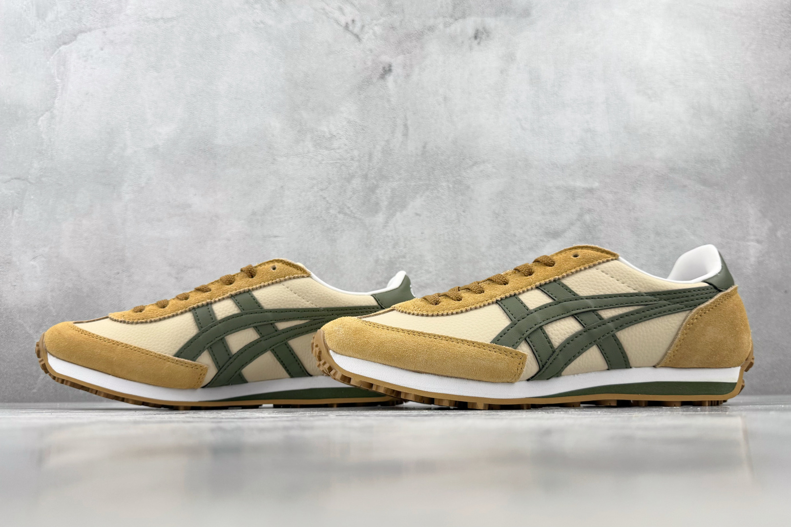SC Onitsuka Tiger鬼塚虎 Edr 78 棕绿色 货号：1183B411-250 尺码：36 36.5 3