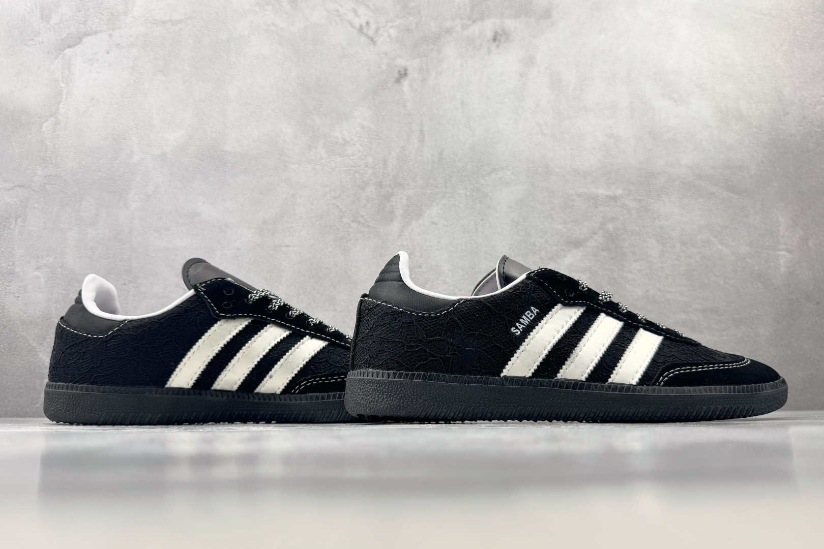 R 版出口订单 adidas originals SAMBA OG 蕾丝黑 货号：KH7842 尺码：35.5 36 3