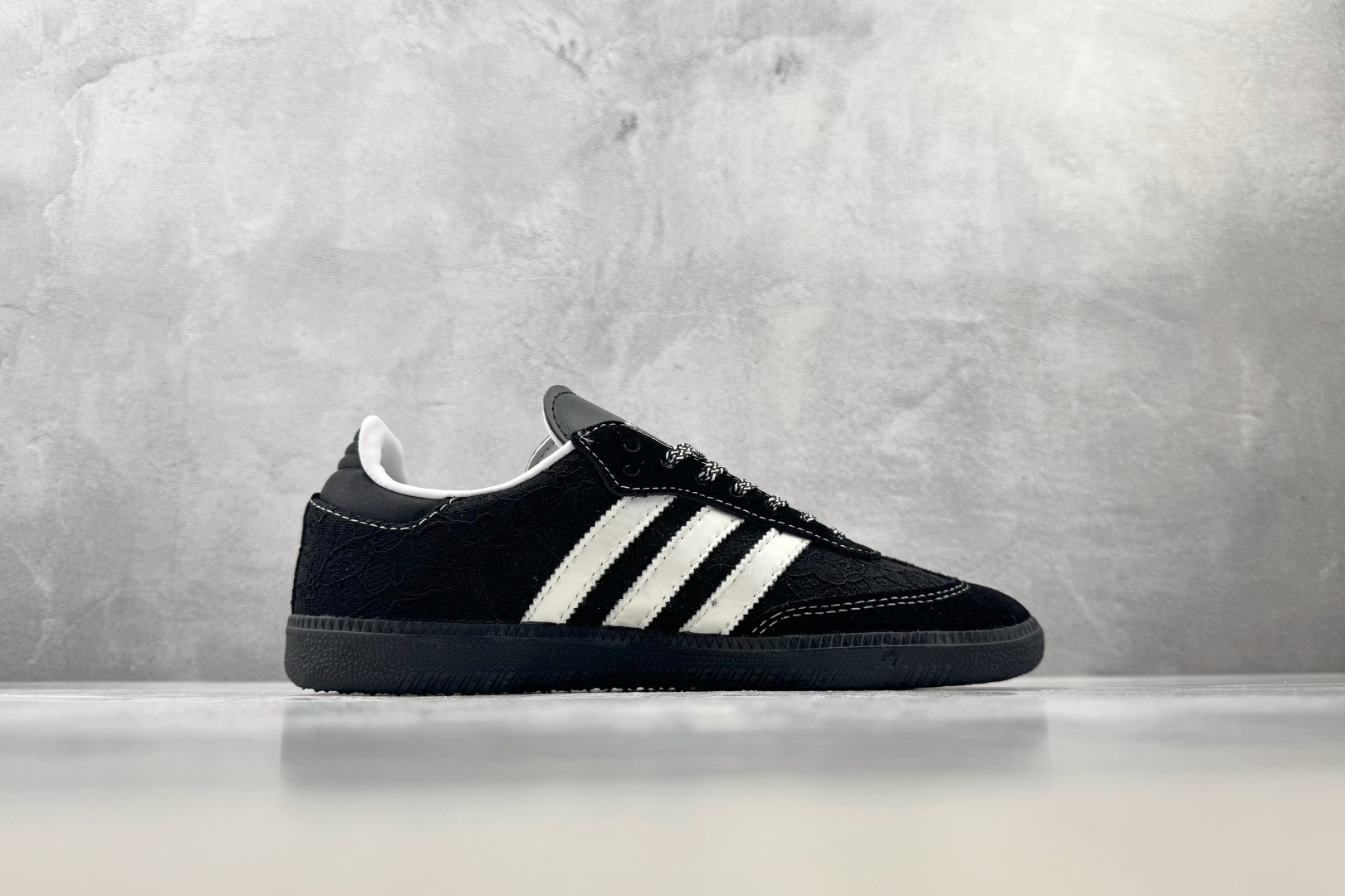 R 版出口订单 adidas originals SAMBA OG 蕾丝黑 货号：KH7842 尺码：35.5 36 3