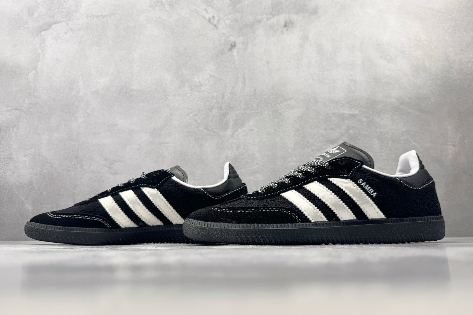 R 版出口订单 adidas originals SAMBA OG 蕾丝黑 货号：KH7842 尺码：35.5 36 3