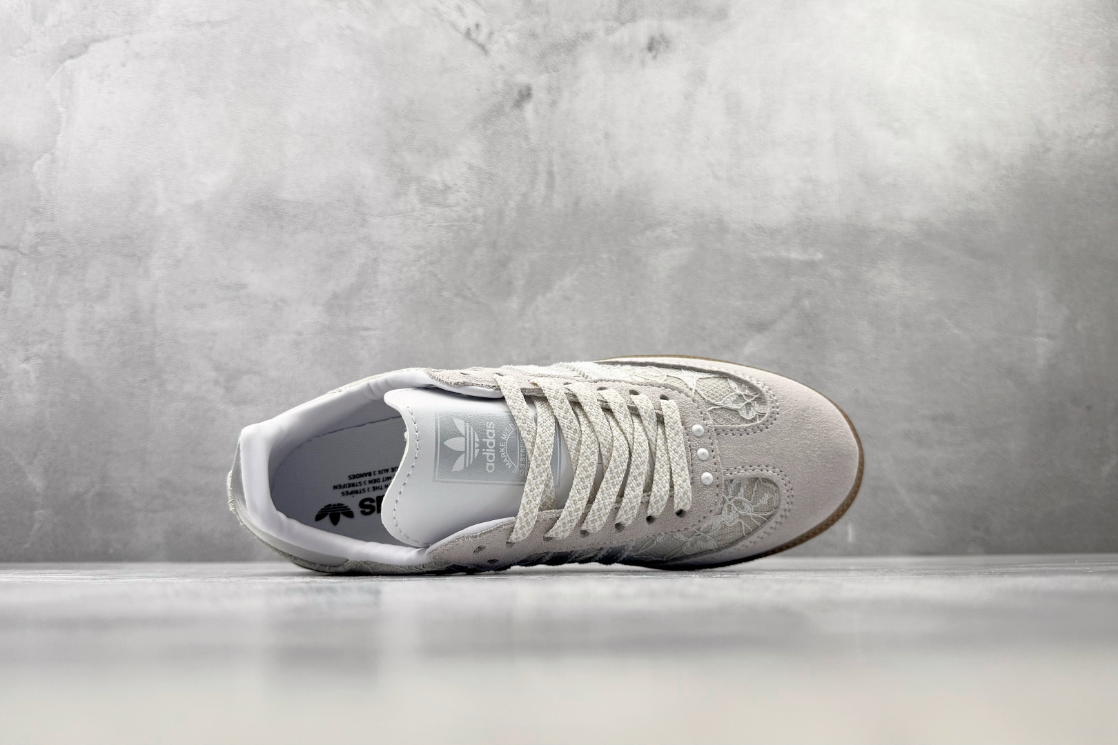 R 版出口订单 adidas originals SAMBA OG 蕾丝灰白 货号:KH7841 尺码:35.5 36 R 版出口订单 adidas originals SAMBA OG 蕾丝灰白 货号:KH7841 尺码:35.5 36
