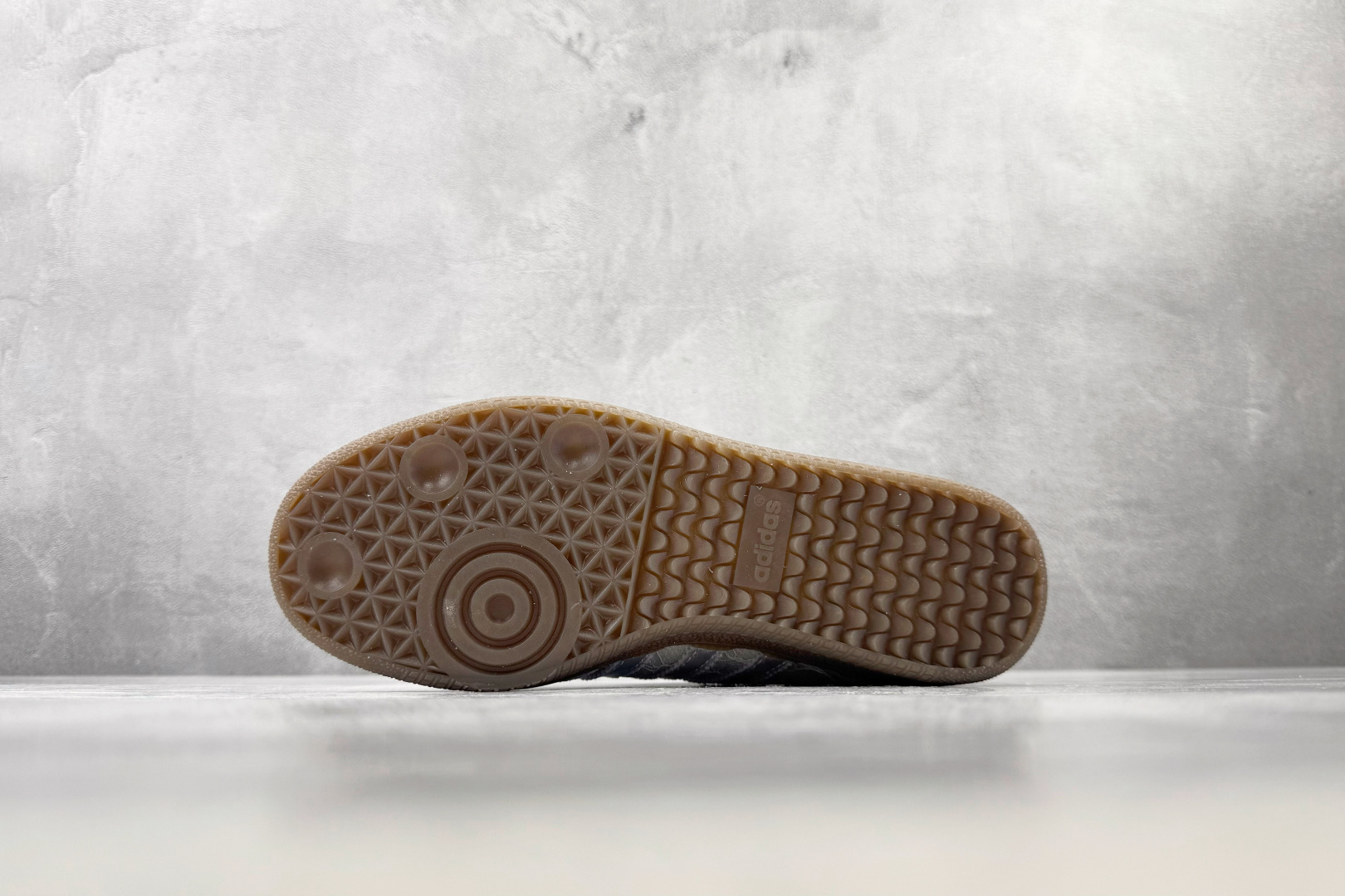 R 版出口订单 adidas originals SAMBA OG 蕾丝灰白 货号:KH7841 尺码:35.5 36 R 版出口订单 adidas originals SAMBA OG 蕾丝灰白 货号:KH7841 尺码:35.5 36
